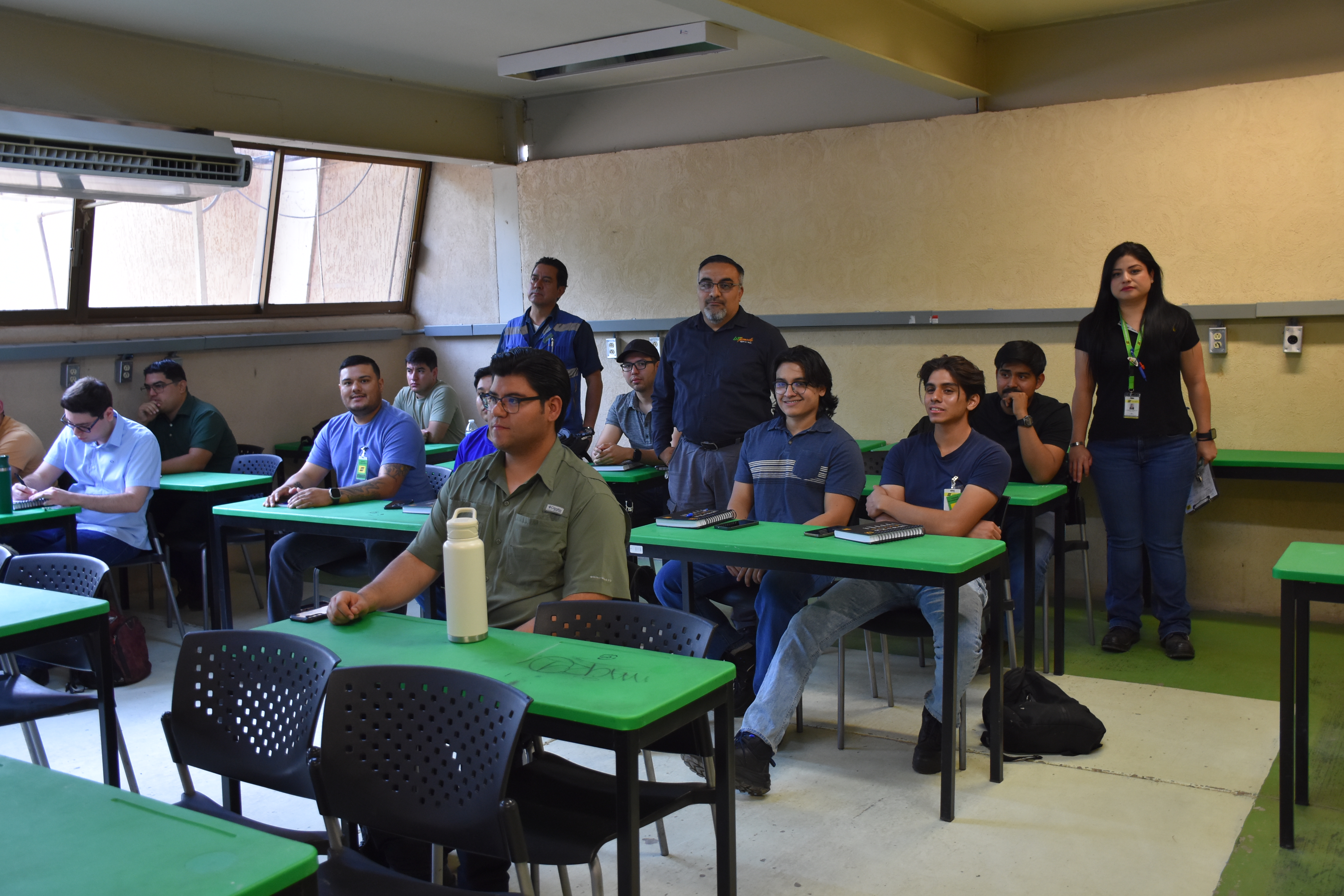 UTH capacita en temas de Control Numérico por Computadora (CNC)