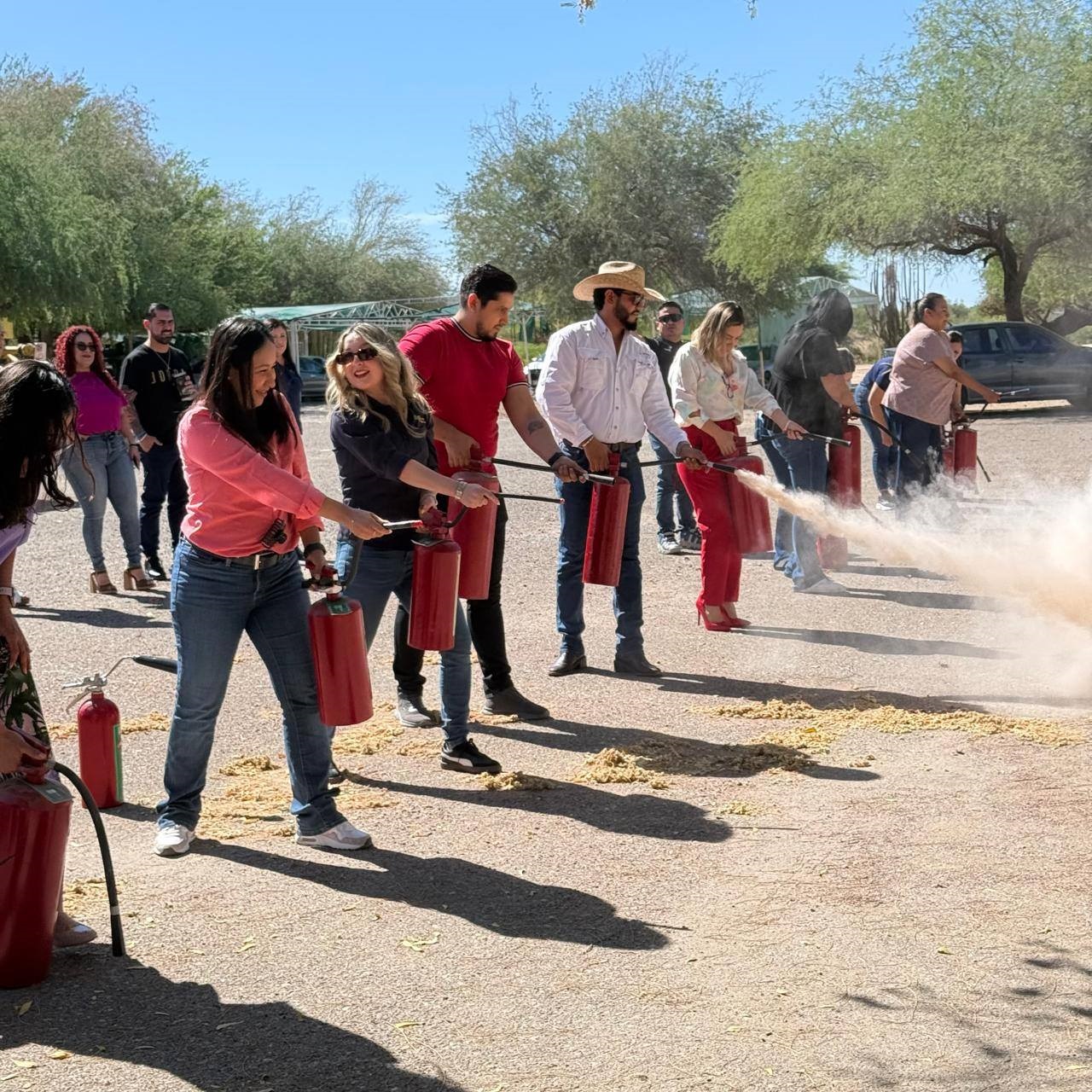 Personal administrativo de UTH se capacita en temas de protección civil
