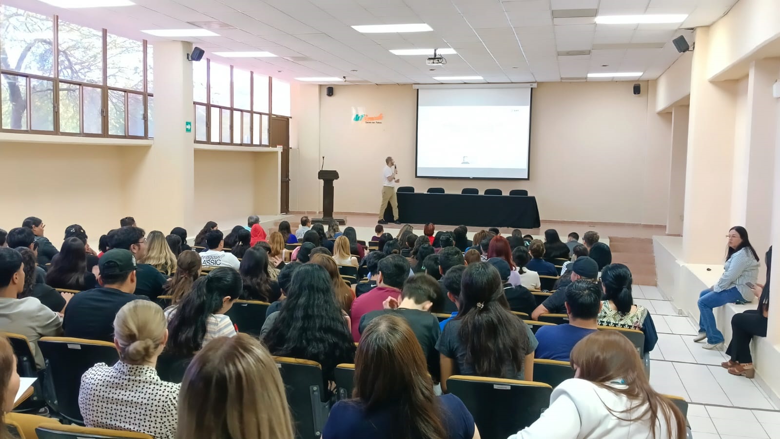 Capacita UTH a su comunidad universitaria en el tema fiscal