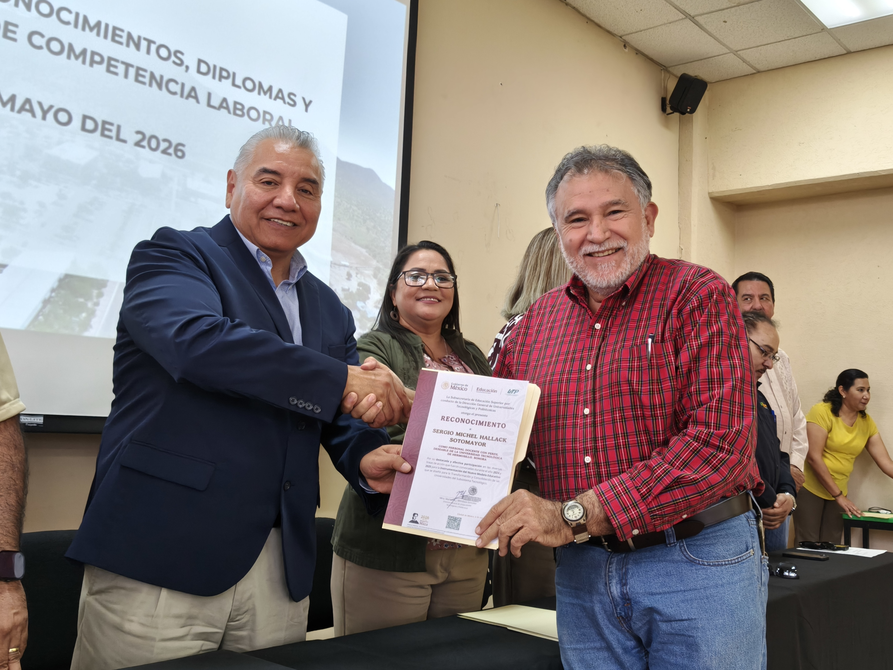UTH fortalece la formación académica y reconoce la excelencia docente con nuevos programas y certificaciones