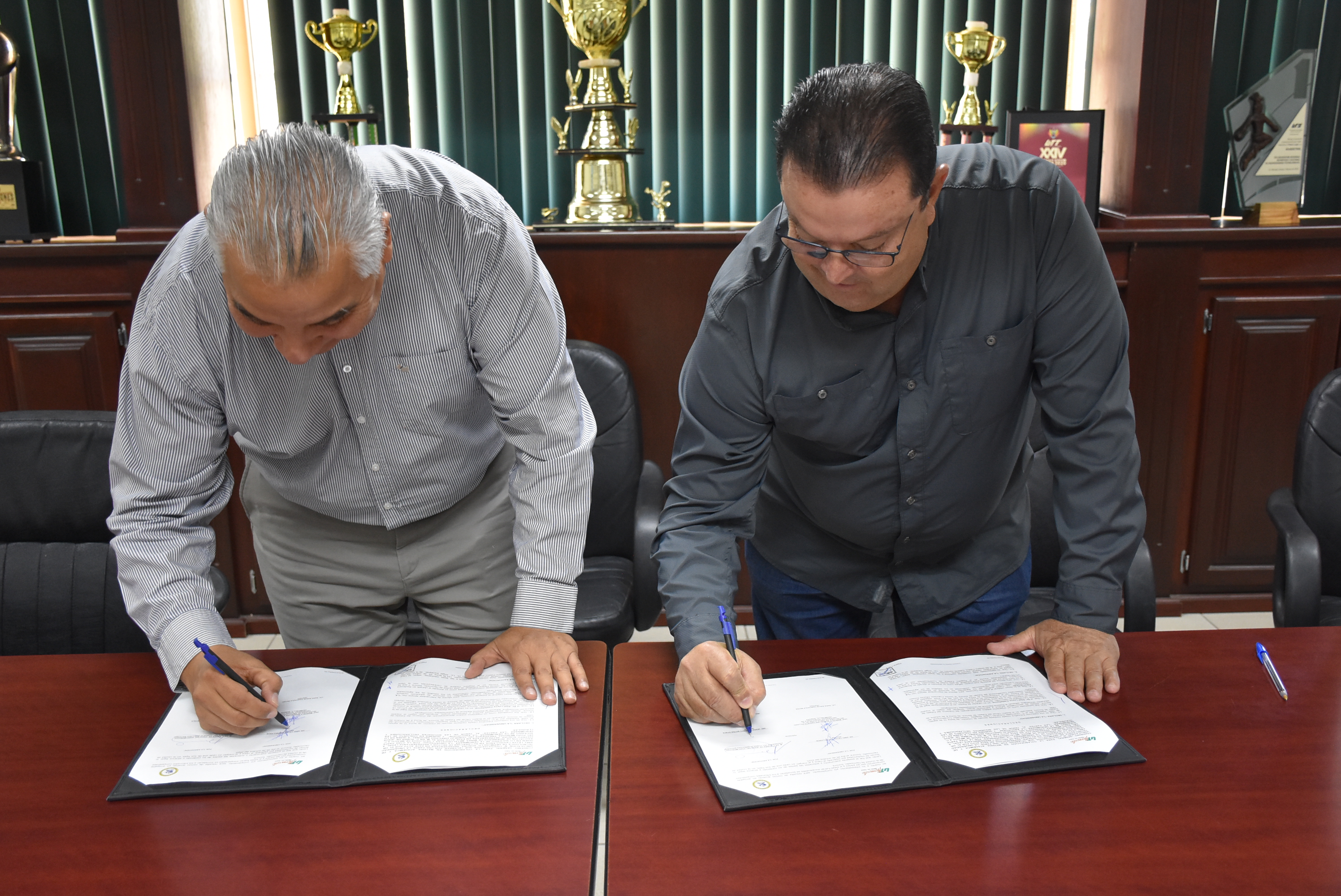 Con firma de convenio Impulsan AIMMGM y UTH talento e innovación en el sector minero