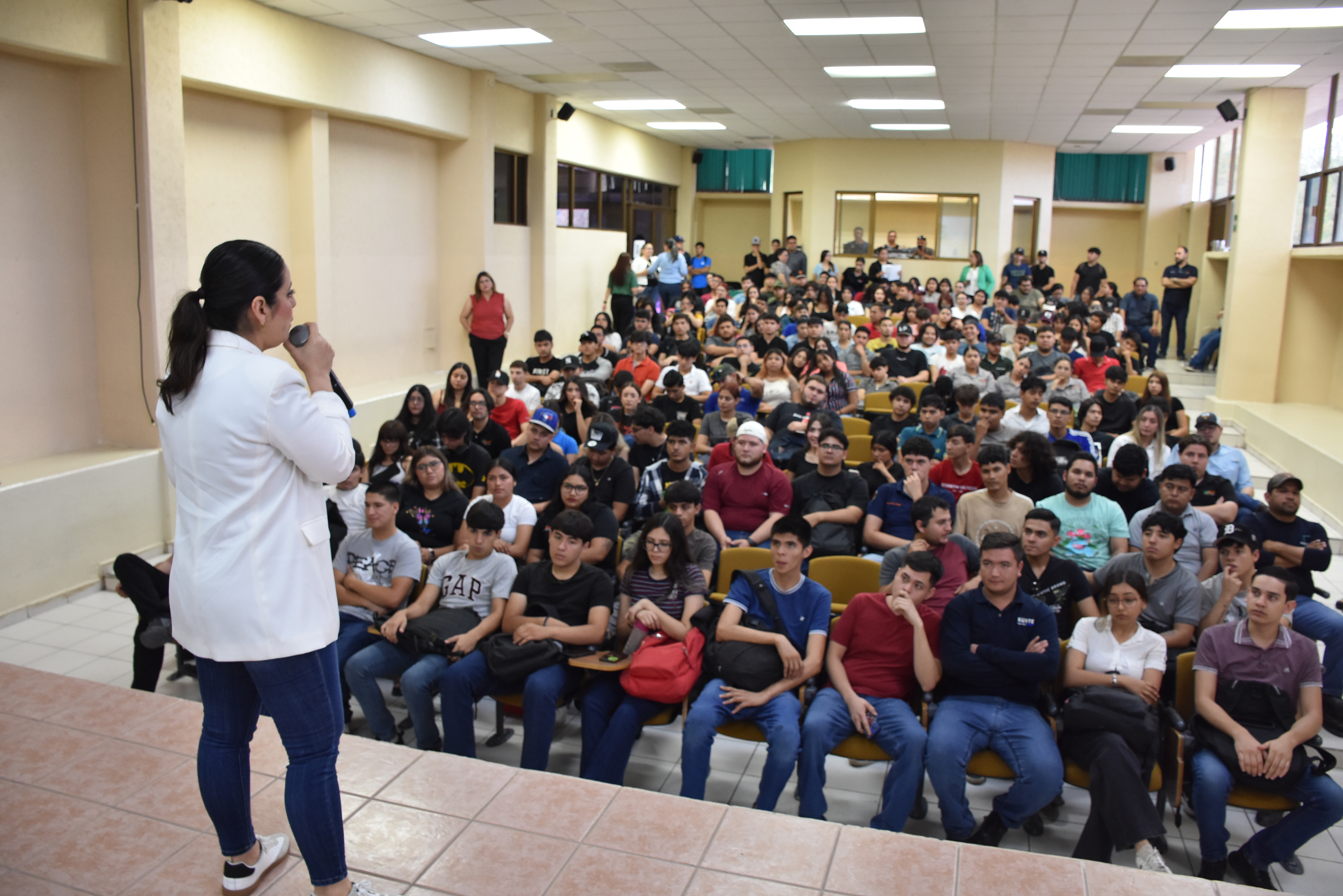 Alumnos de la UTH reflexionan sobre el aprendizaje del idioma Ingles