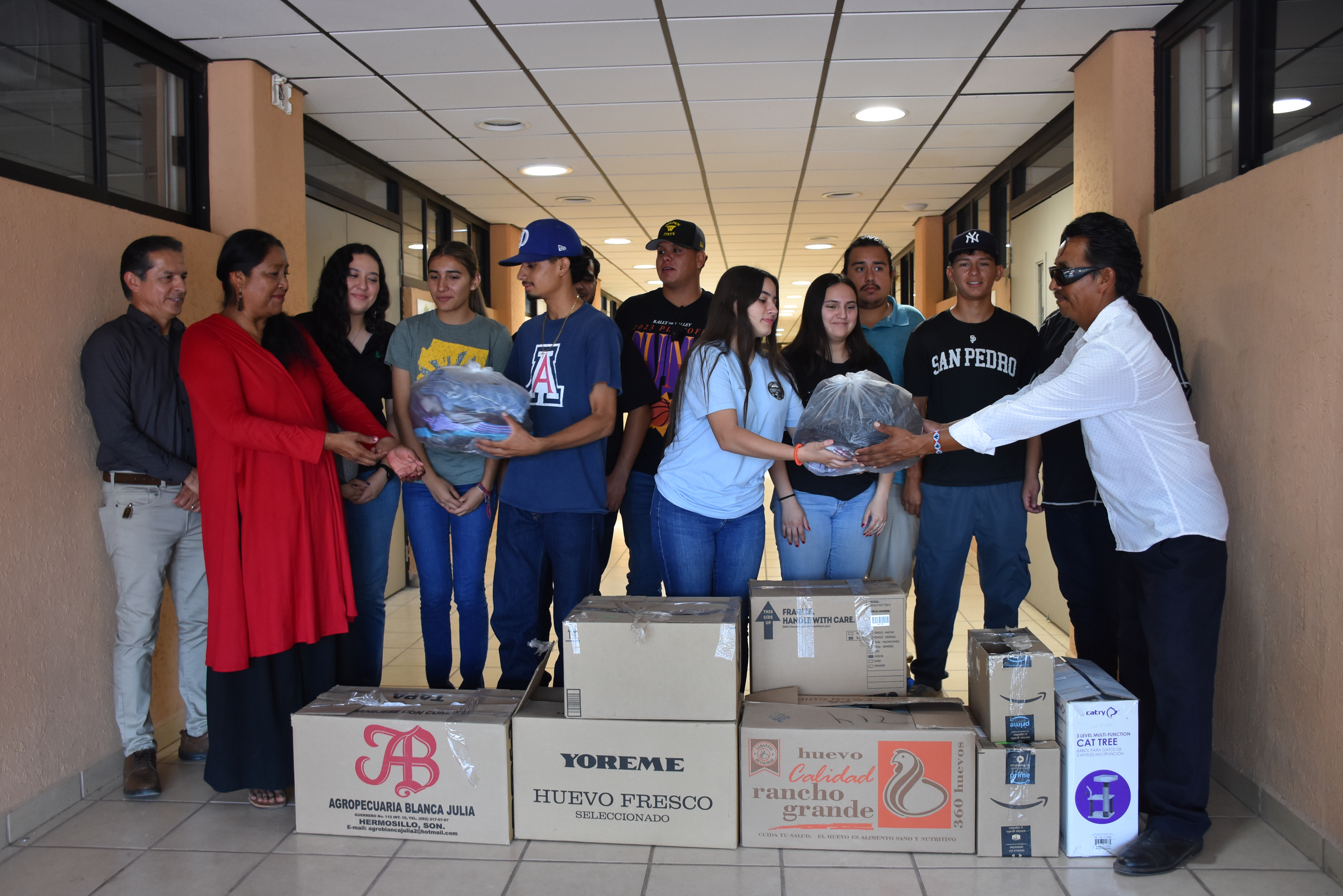 Recolectan alumnos de la UTH víveres en beneficio de los pobladores de la comunidad de Punta Chueca