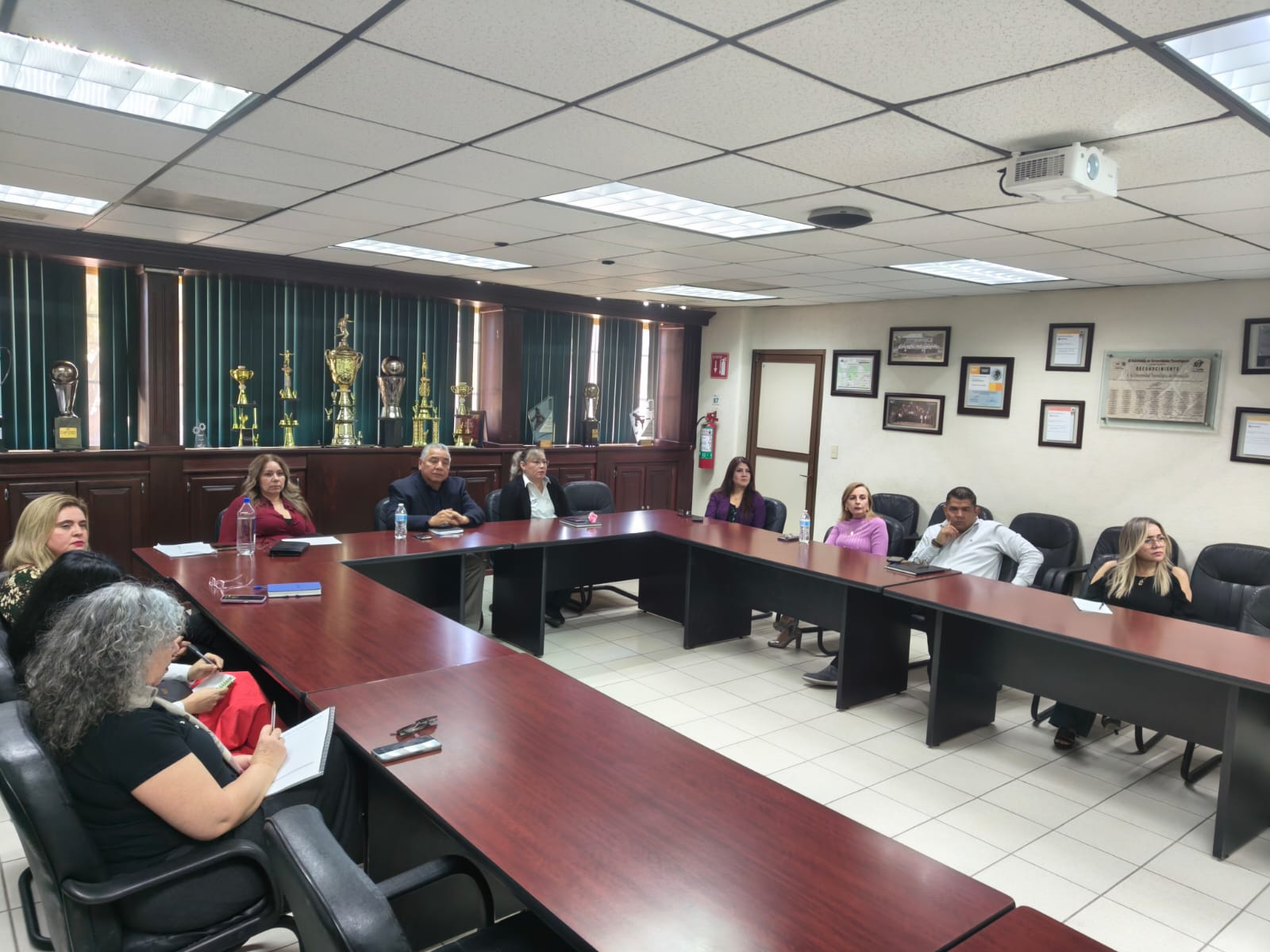 Directivos y Patronato UTH se reúnen para preparar su 2do Sorteo Entre Amigos